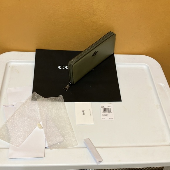 Coach Lt Fern zip around leather wallet gunmetal hardware - Picture 9 of 9